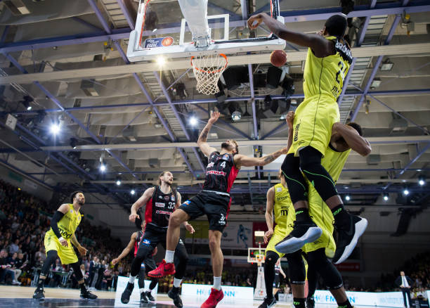 通过施压来 通过施压来