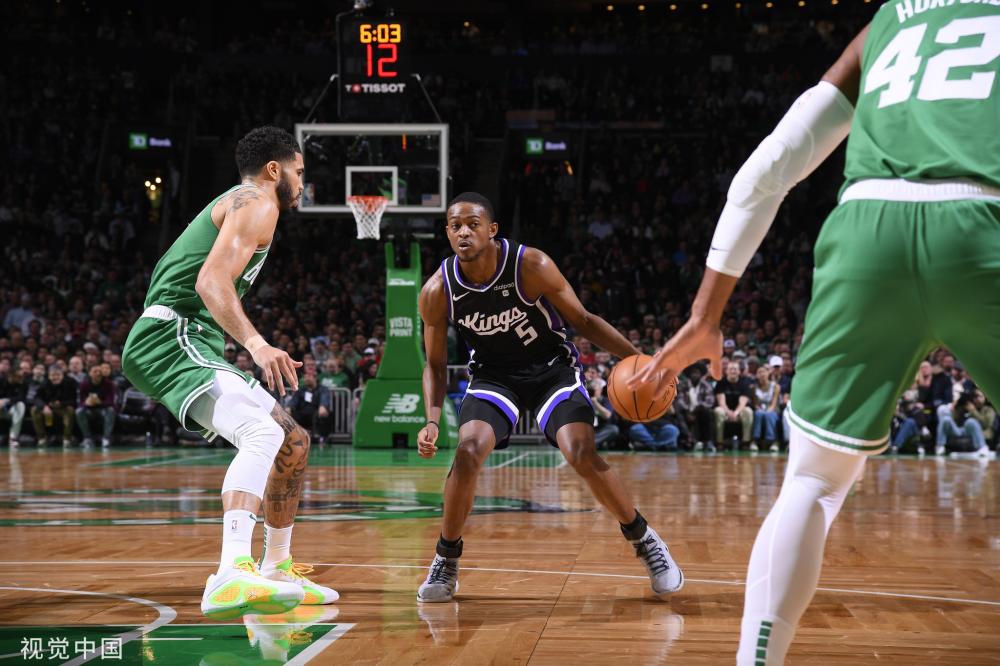 健的防守著 健的防守著