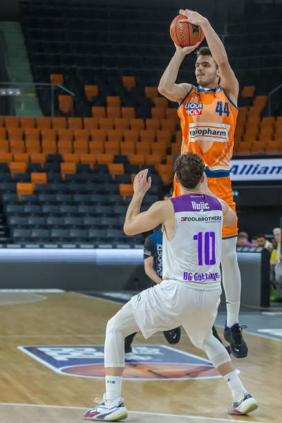 战的背景下 战的背景下